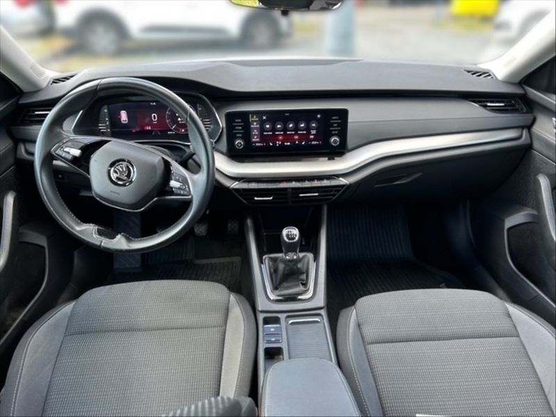 Škoda Octavia 2,0 TDI 110 Ambition - fotka 9 z 11