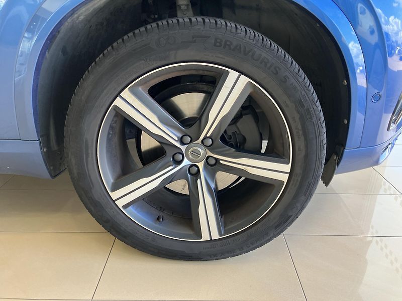 Volvo XC90 D5 AWD R-Design AT8, ČR - fotka 5 z 54