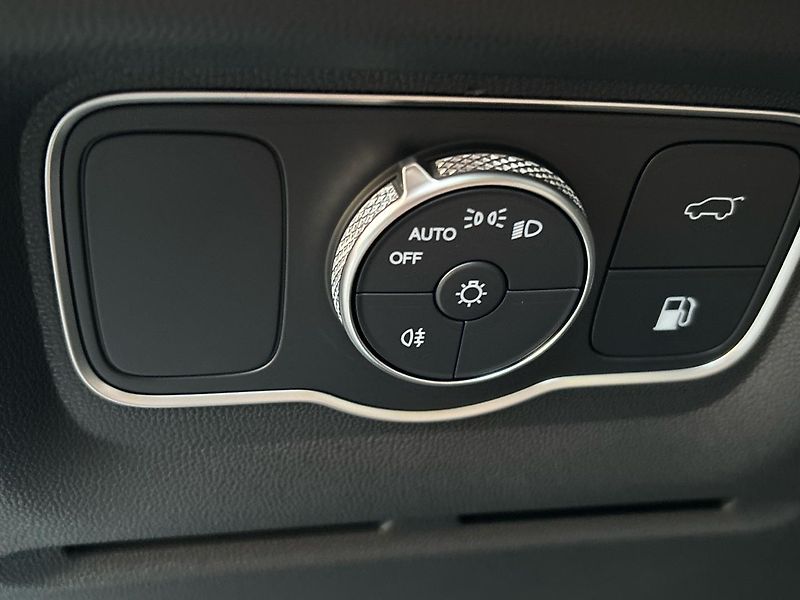 Chery TIGGO 9 PHEV (2026) Tiggo 9 PHEV 1.5 T-GDI DHE - fotka 17 z 38