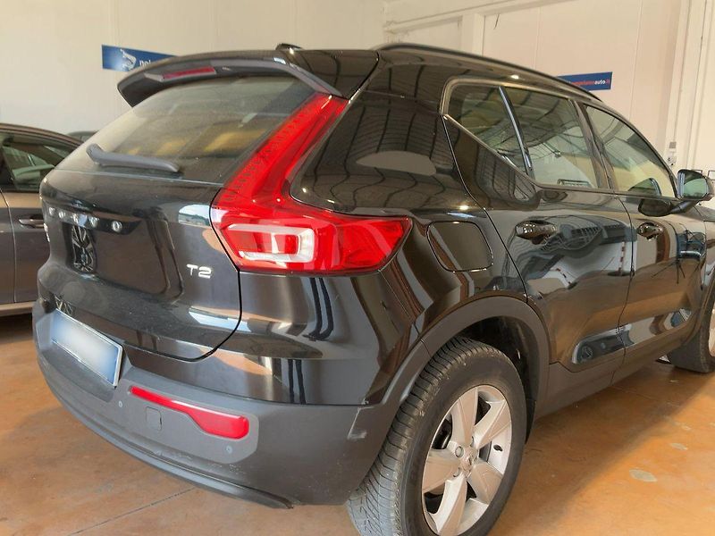 Volvo XC40 (2021) 1.5 T2 Momentum   2WD automat - fotka 8 z 18