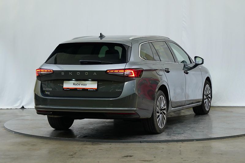 Škoda Superb - fotka 2 z 28