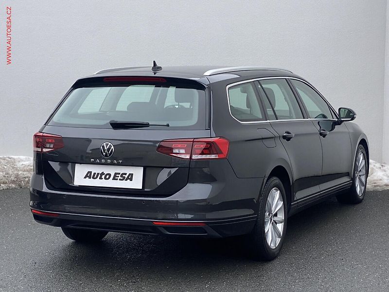 Volkswagen Passat (2022) 2.0 TDi, DSG, LED, navi - fotka 4 z 19