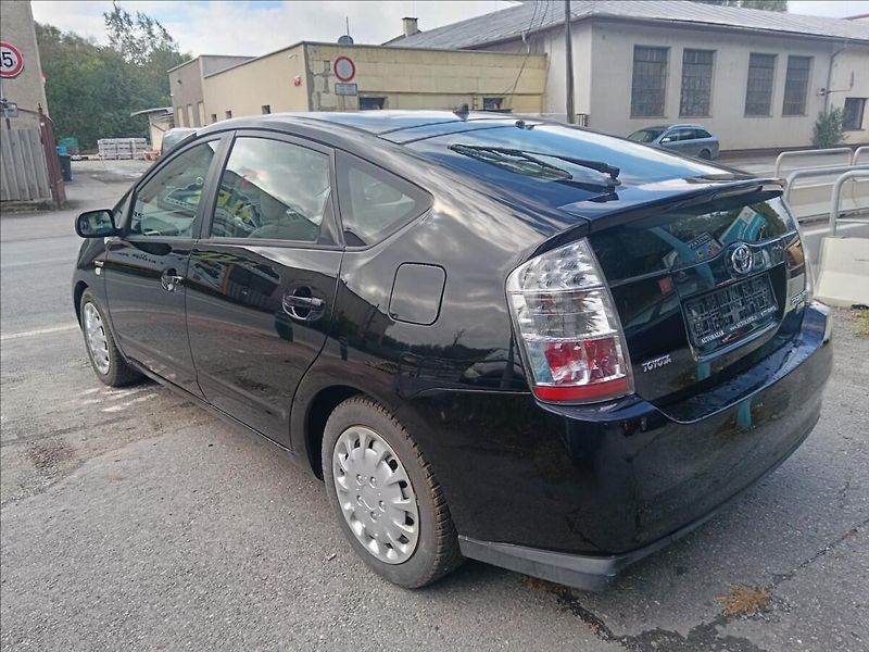 Toyota Prius 1,5 - fotka 8 z 21
