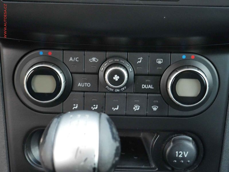 Nissan Qashqai (2011) 1.6i, AC, tempomat - fotka 15 z 21