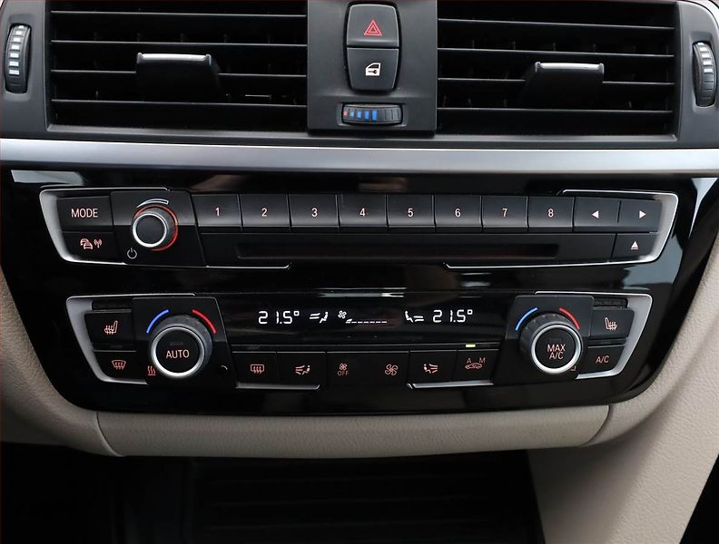 BMW Řada 3 (2017) 320d xDrive GT, 4X4, Automat - fotka 13 z 20