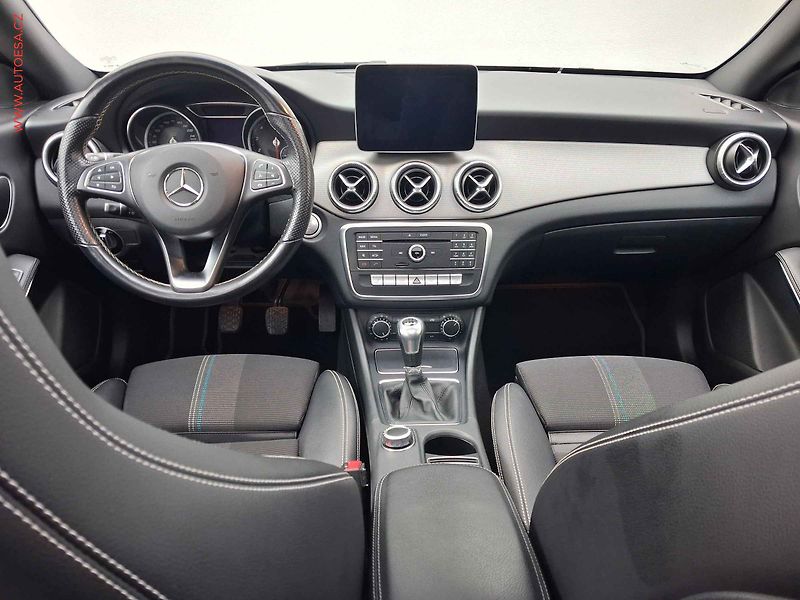 Mercedes-Benz CLA (2018) 1.6 i CLA200, Sport, LED, - fotka 8 z 18