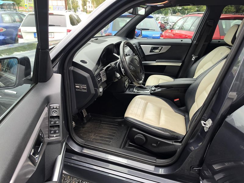 Mercedes-Benz GLK 350 4-MATIC  - fotka 12 z 15
