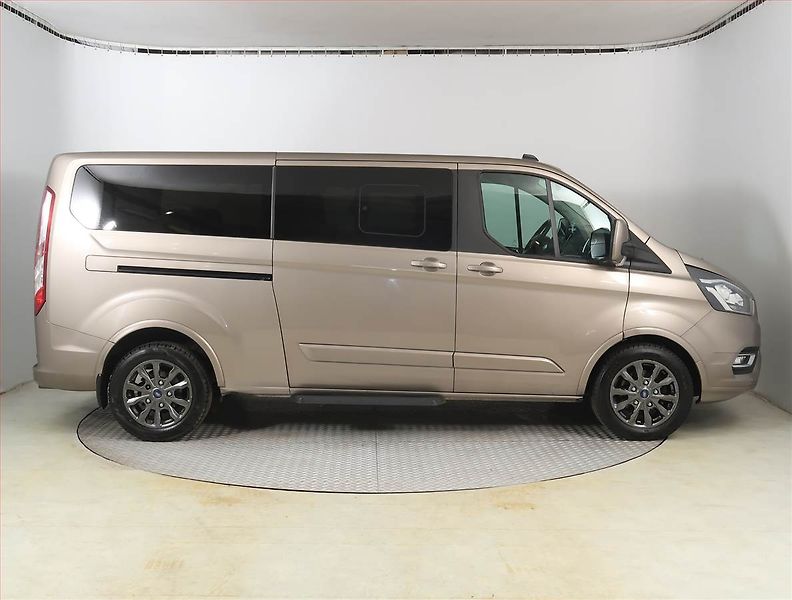 Ford Tourneo Custom (2021) Titanium 2.0 EcoBlue, ČR - fotka 6 z 25