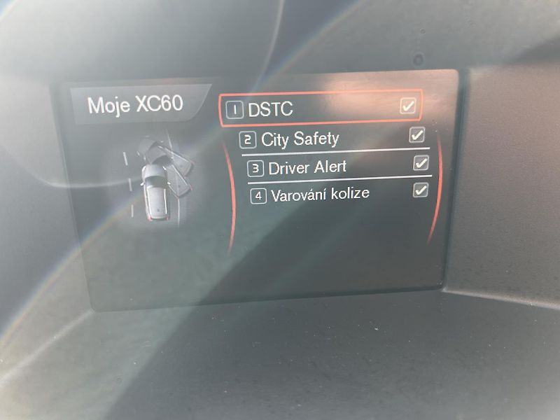 Volvo XC60 2.4 D4 4x4 Momentum - fotka 23 z 25
