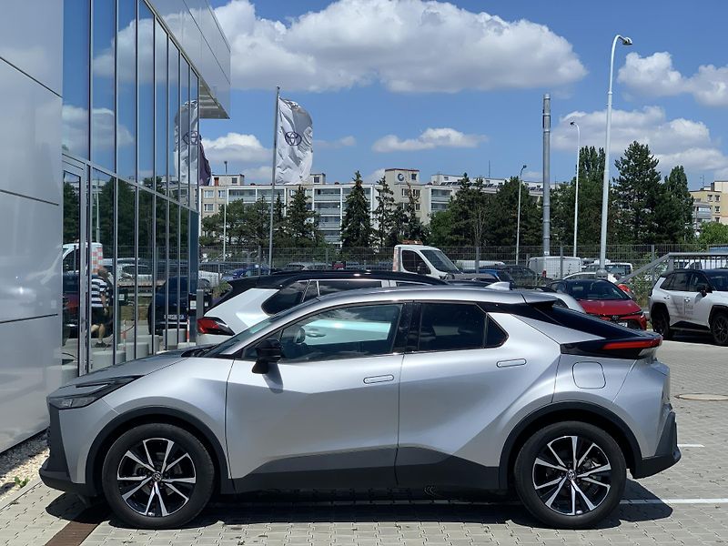 Toyota C-HR STYLE 1,8 HYBRID 90kW - fotka 4 z 32