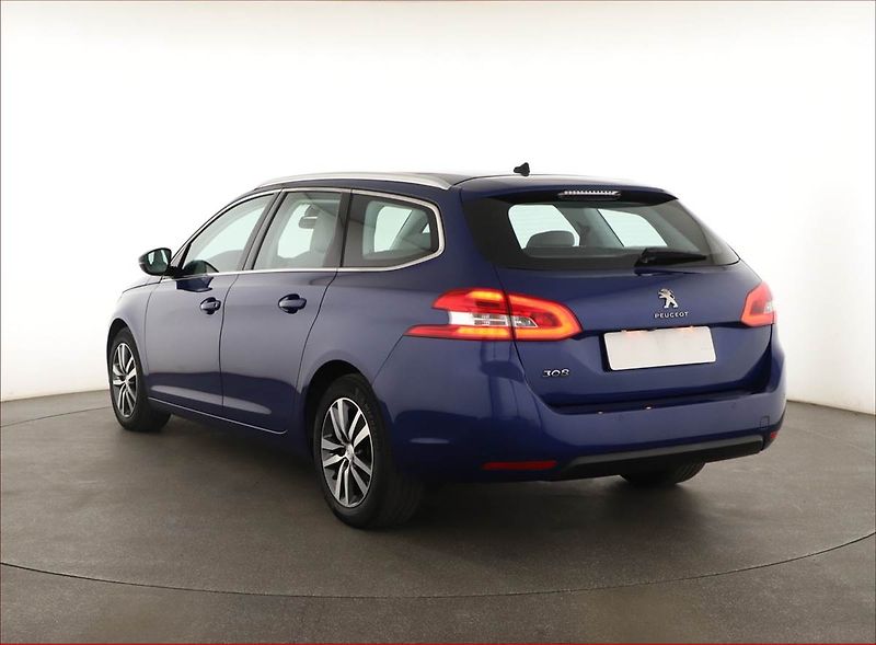 Peugeot 308 (2020) Allure 1.5 BlueHDi, Serv.kniha - fotka 4 z 15