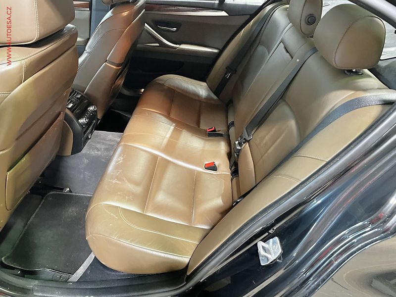 BMW Řada 5 (2015) 3.0D 535d xDrive, AT, navi - fotka 10 z 17