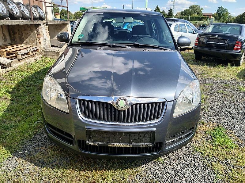 Škoda Fabia 1.4 16V Ambiente - fotka 9 z 25