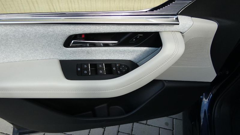 Mazda CX-60 3,3 l e-Skyactiv D254 Exclusiv - fotka 9 z 27