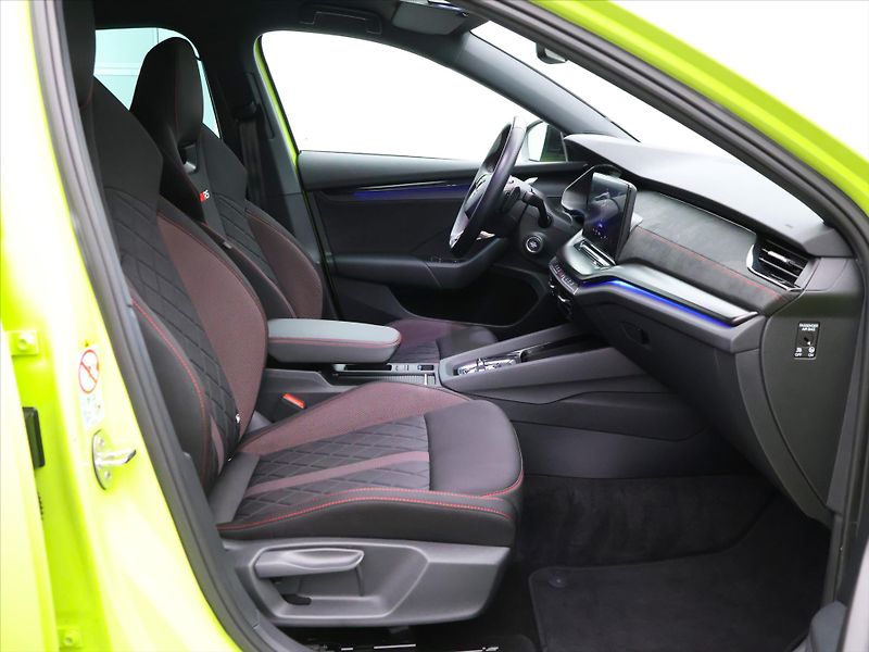 Škoda Octavia 2,0 TSI 180kW DSG RS CZ DPH - fotka 13 z 41