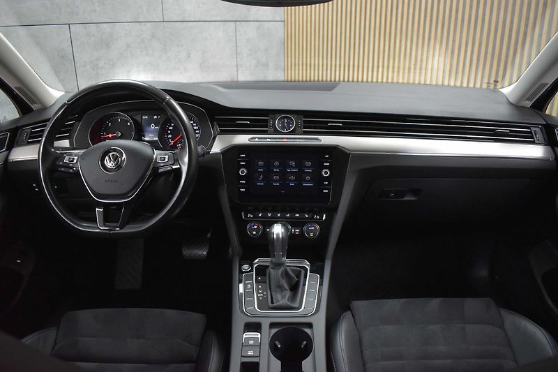Volkswagen Passat 2.0 TDI 110*DSG*KAMERY360*ACC* - fotka 7 z 43