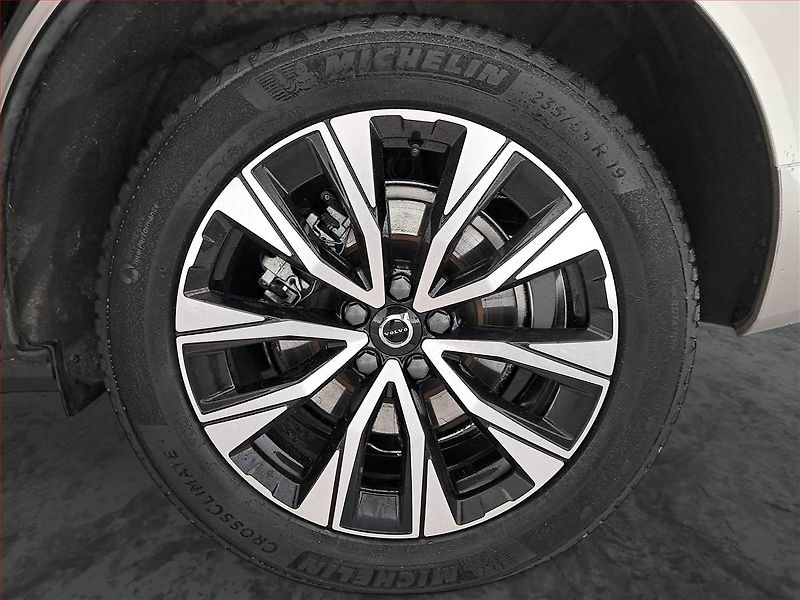 Volvo XC60 (2023) B4 AWD - fotka 15 z 32
