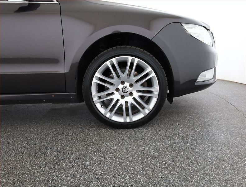 Škoda Superb (2012) 2.0 TDI, Automat, Xenony - fotka 16 z 16