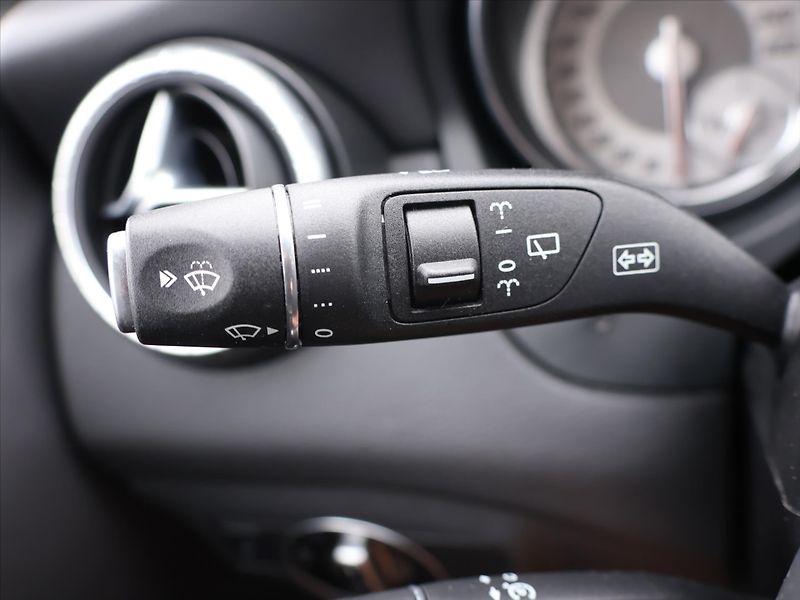 Mercedes-Benz CLA 2,0 250 155kW 4Matic Xenon - fotka 15 z 27