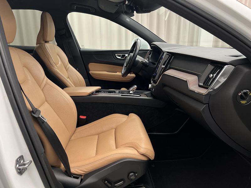 Volvo XC60 B4 AWD INSCRIPTION AUT 1.maj. - fotka 18 z 39