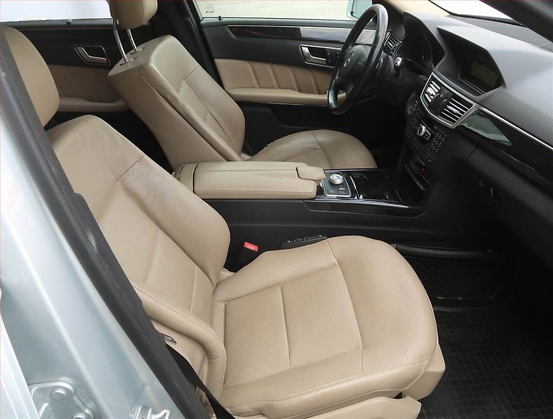 Mercedes-Benz Třídy E (2012) E 350 CDI 4MATIC, 4X4 - fotka 9 z 23