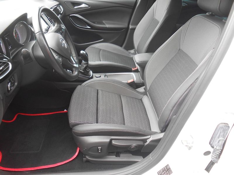Opel Astra 1.2,KAMERA,NAVI,62TKm - fotka 25 z 38
