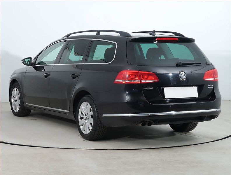 Volkswagen Passat (2013) 2.0 TDI, Navi, Tempomat - fotka 4 z 21