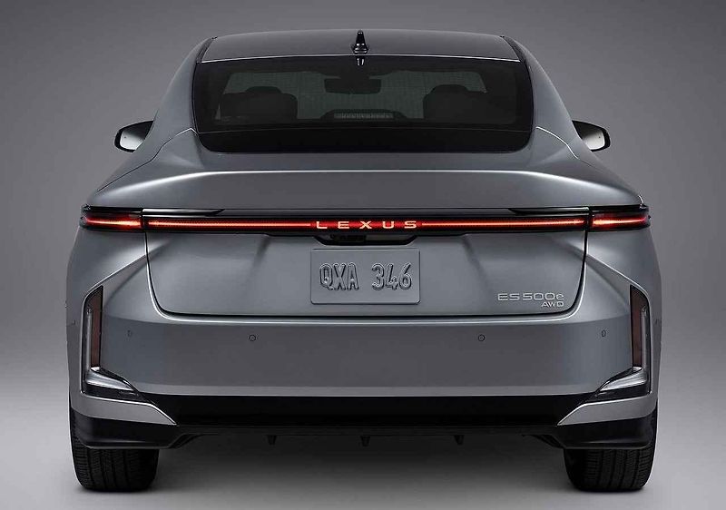 Nový Lexus ES přijde na trh na jaře.