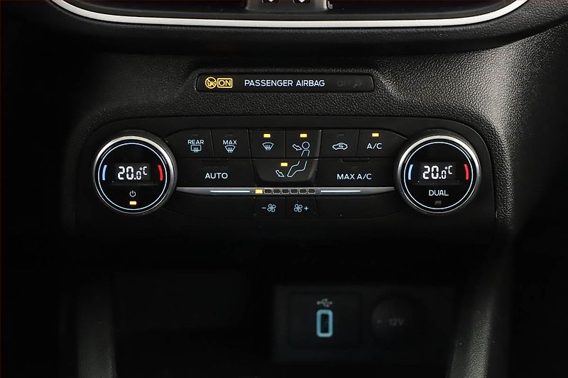 Ford Focus (2019) 1.0 EcoBoost, Tempomat - fotka 11 z 17