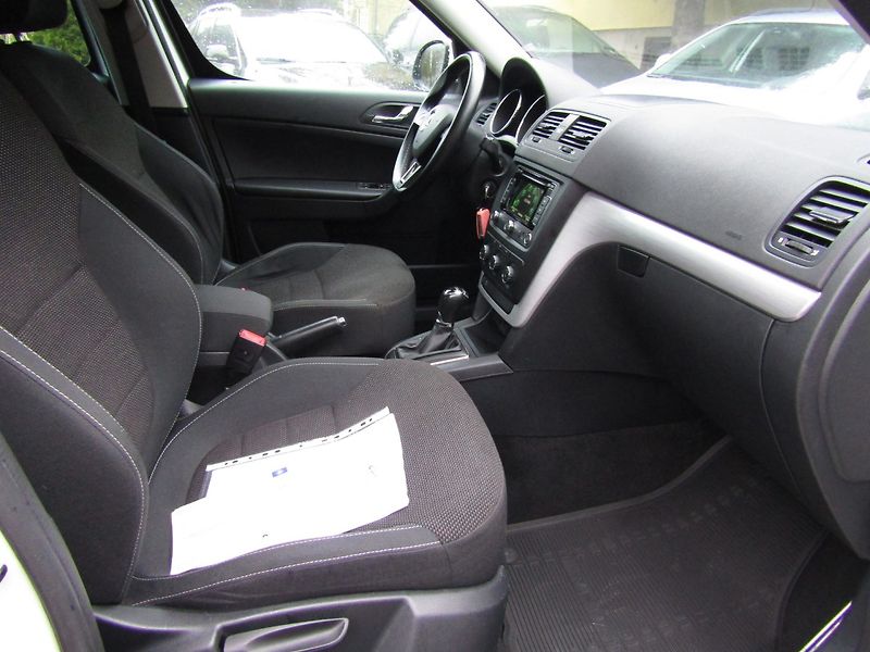 Škoda Yeti (2014) 1.6 TDI 77kW DSG BEZ KOROZE - fotka 27 z 39
