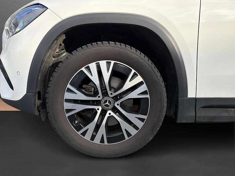 Mercedes-Benz GLA 200d 4MATIC - fotka 13 z 15