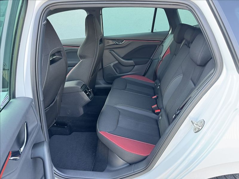 Škoda Scala 1,5 TSI MonteCarlo DPH 1maj ČR - fotka 20 z 50