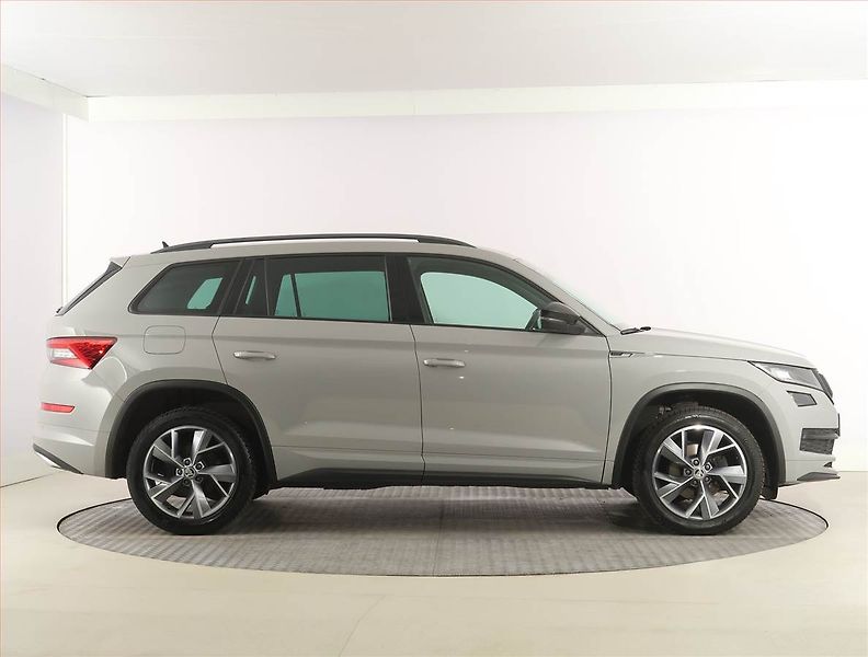 Škoda Kodiaq (2021) Sportline 1.5 TSI, digi klima - fotka 6 z 30