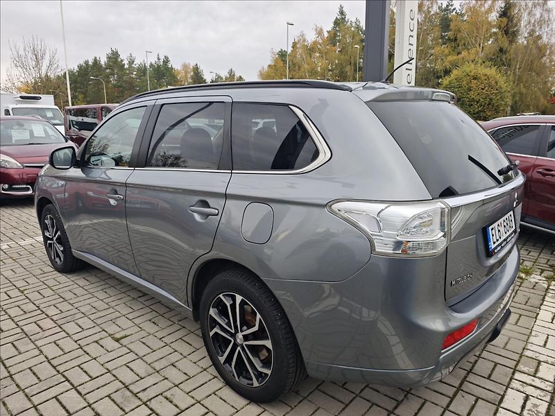 Mitsubishi Outlander 2,0 Plug-in HYBRID  4x4 INTENS - fotka 4 z 22