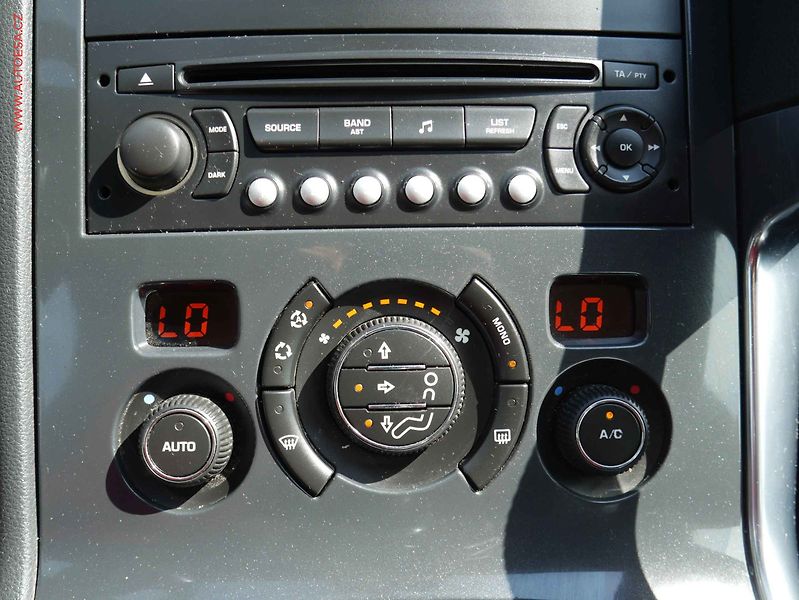 Peugeot 3008 (2011) 1.6VTi, AC, TZ, park.asist - fotka 16 z 17