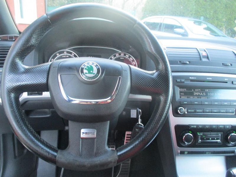 Škoda Octavia 2.0 TSi RS +sada kol - fotka 18 z 31