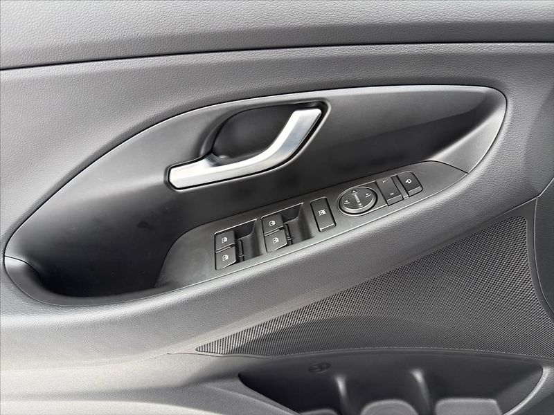 Hyundai i30 1,0 T-GDi 74 kW Family - fotka 14 z 24