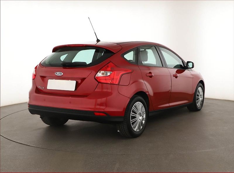 Ford Focus (2012) 1.6 i, Park. senzory - fotka 5 z 12