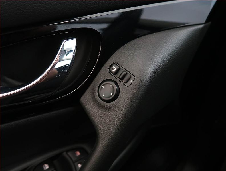 Nissan Qashqai (2019) 1.3 DIG-T, ČR,1.maj - fotka 20 z 21