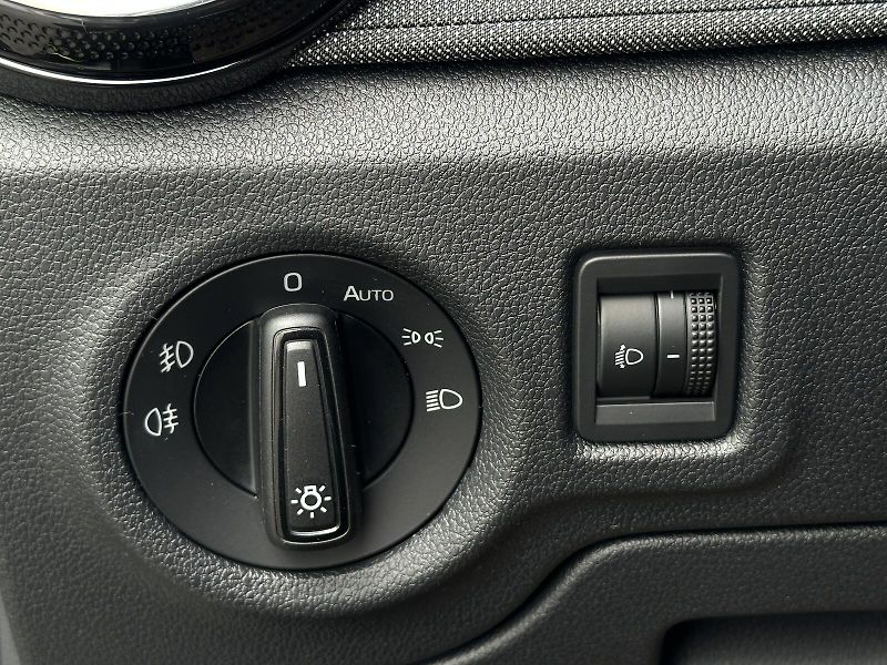 Škoda Fabia 1.0TSi 95PS LED V.Cockpit 2Z.C - fotka 16 z 40