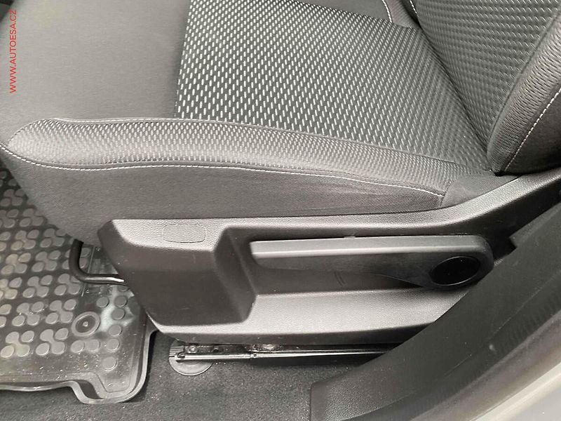 Dacia Duster (2018) 1.5 DCi, ČR, servis.kniha, AC - fotka 14 z 16