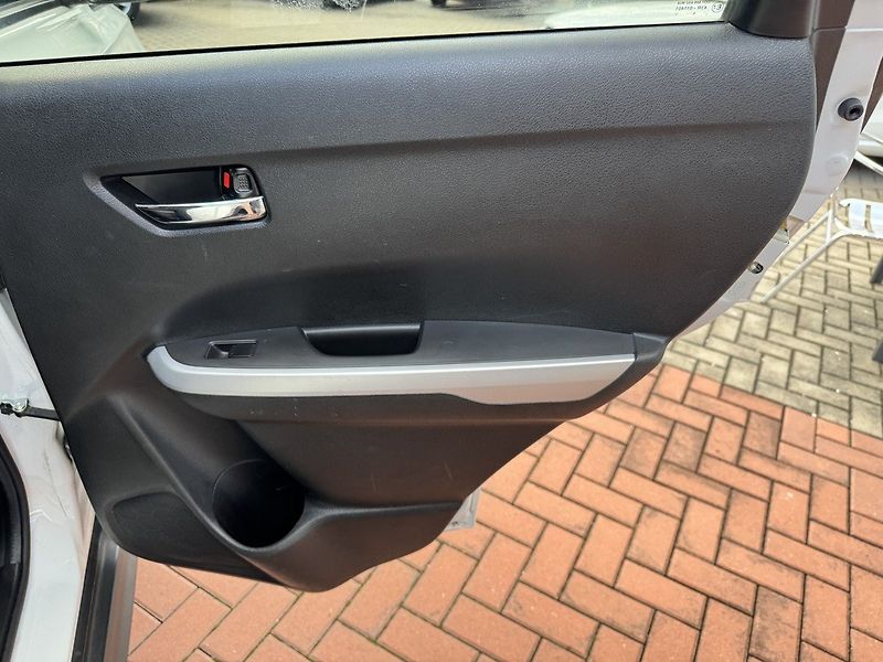 Suzuki Vitara (2016) 1.6i VVT Comfort Plus LED Navi - fotka 22 z 50