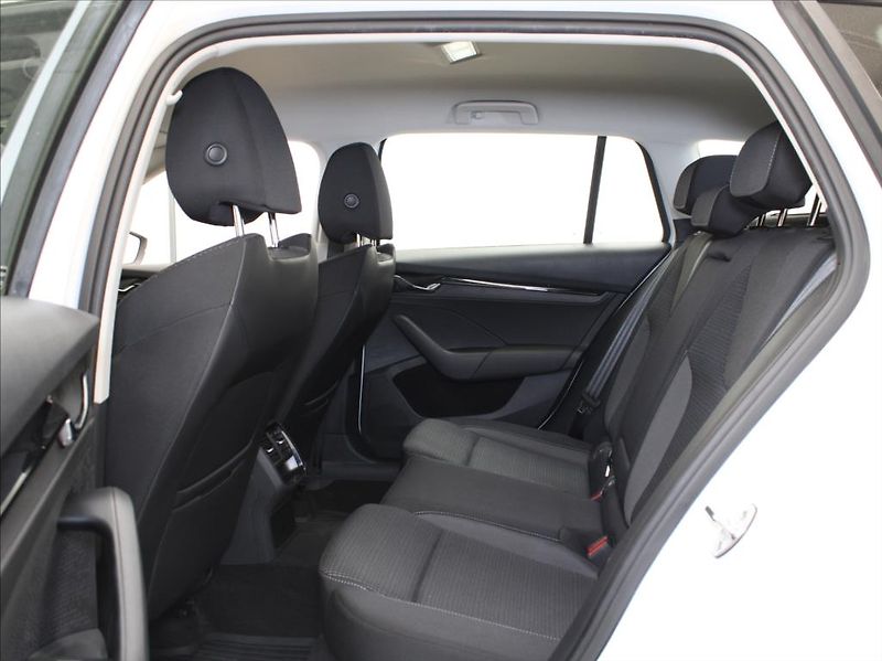Škoda Octavia 2,0 TDi DSG Ambi. Výprodej! - fotka 7 z 20
