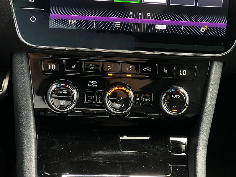 Škoda Superb 2.0TDI DSG 140kW Sportline  - fotka 16 z 25