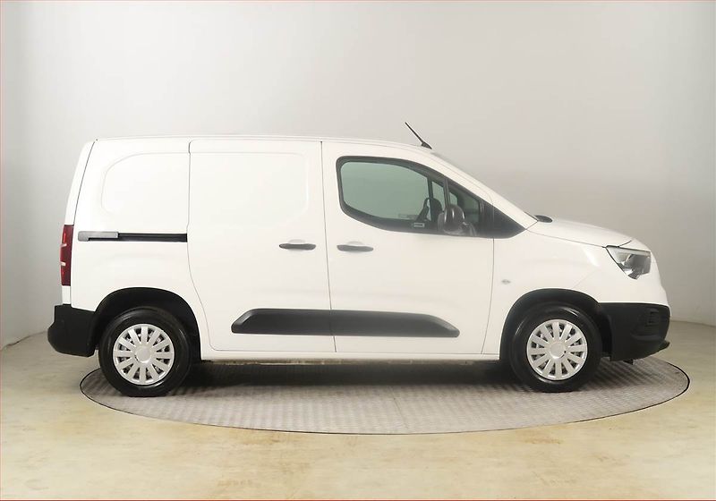 Opel Combo (2022) 1.2 Turbo, ČR, DPH - fotka 6 z 14