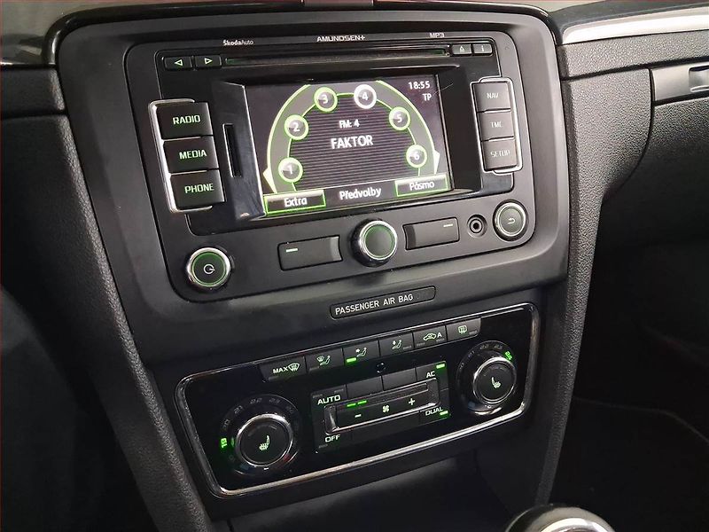 Škoda Superb (2012) Ambition 2.0 TDI, Navi, Xenony - fotka 12 z 16