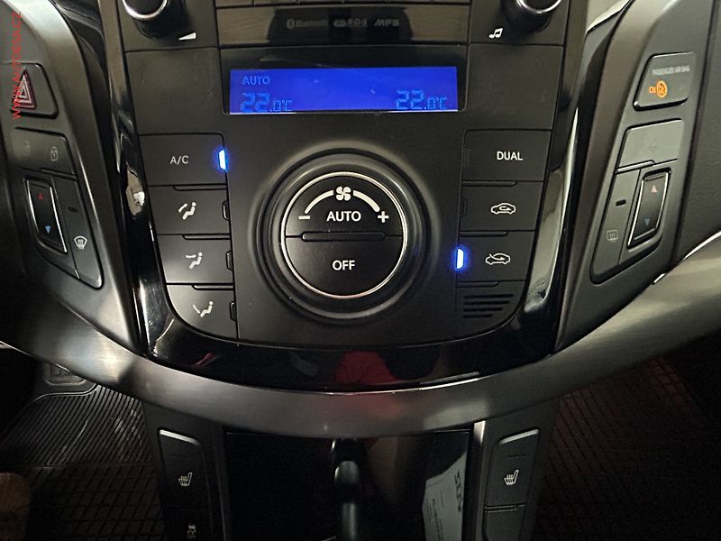 Hyundai i40 (2012) 1.6 GDI, AC, výhřev sed. - fotka 13 z 17