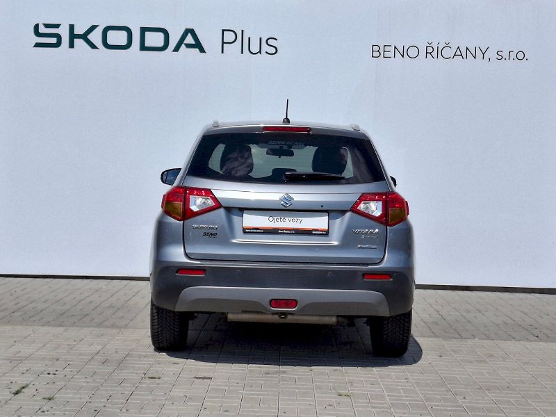 Suzuki Vitara (2017) Automat 4x4 1,4i 103kW - fotka 12 z 33