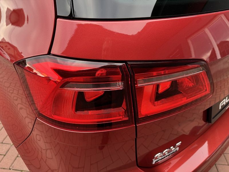 Volkswagen Golf Sportsvan (2016) 1.4TSi HighLine Xenony Navi - fotka 42 z 48
