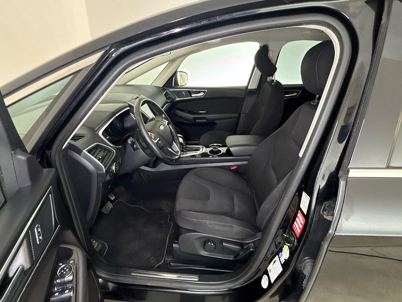 Ford S-MAX Titanium AT - fotka 7 z 28